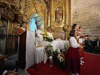 La devoción puede con la lluvia en Valdesalce