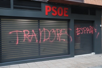 El PSOE denuncia las pintadas en su sede