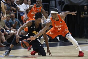 Unicaja y Valencia Basket, cara y cruz en el estreno liguero