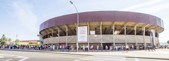 La afición da una respuesta a la altura de los carteles