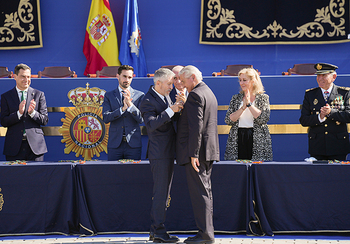 Rafael del Río recibe la Medalla de Oro al Mérito Policial