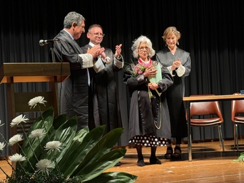 Lola Villar recibe la Medalla al Mérito de la Abogacía de CyL