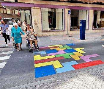 Colores y motivos recuerdan que el peatón tiene preferencia