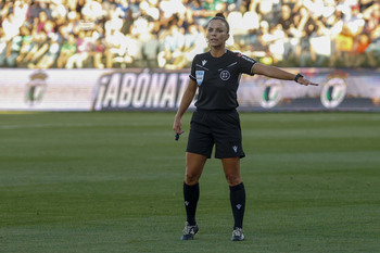 Marta Huerta hace historia al debutar en Segunda División