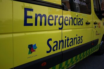 Un herido en la salida de la calzada de una grúa en Aguilar