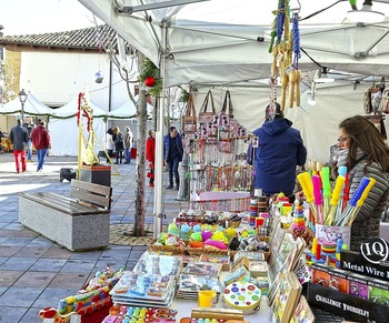 El mercado navideño de Carrión reúne a una docena de negocios