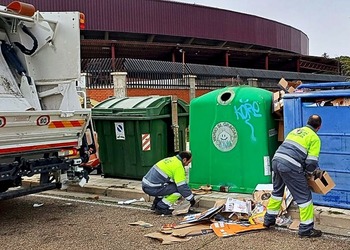 Urbaser descuida la recogida de cartón de nuevo