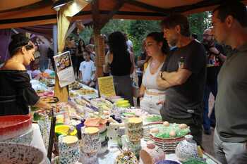 El Mercado de Época abrió ayer más tarde por la lluvia