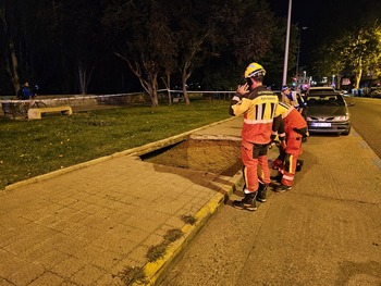 Socavón de unos cuatro metros en Santiago Amón