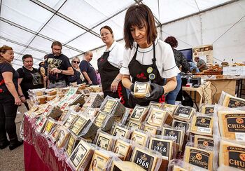 La Feria del Queso y el Vino de Baltanás revalida su tirón