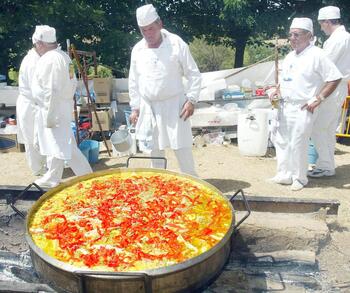 La Gran Paella prevé repartir 1.500 raciones entre vecinos