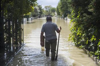 Buscan a un bebé desaparecido por el temporal en la Toscana