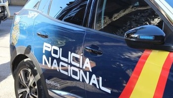 Detienen a una mujer tras sustraer ropa de un supermercado