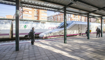 Averías en la catenaria provocan retrasos y trasbordos en bus