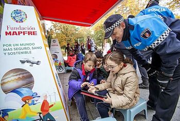 La Caravana ODS educa a niños en movilidad segura y sostenible