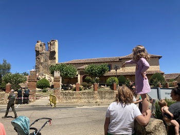 Cae desplomada la torre de la iglesia de Villaturiel (León)