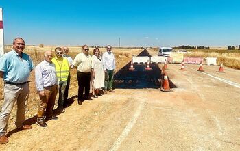 La carretera de Villalumbroso gana anchura para tractores