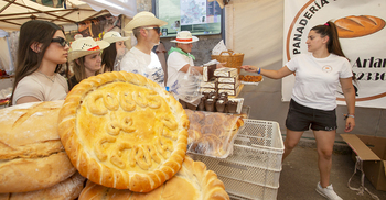 Más de 1.000 visitantes en la Feria del Pan de Cobos