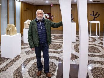 Luis Alonso, la biblioteca y Rosana Largo, Premios Thieldón