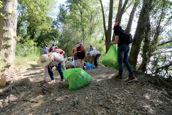 Más de 700 voluntarios recogen 6.000 kilos de 'basuraleza'