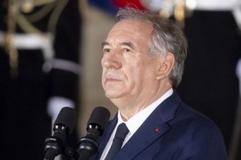 Bayrou inicia consultas con la deuda como telón de fondo