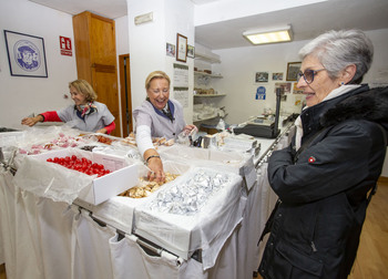 Inicio de la tradicional venta de dulces y turrones de Picó