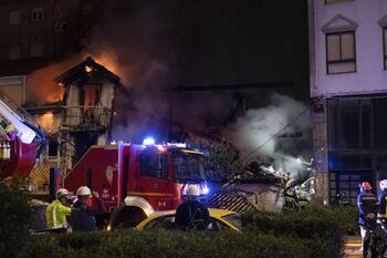 Al menos un muerto al explotar una vivienda en Santander