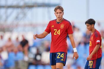 Arnu, citado con España sub17