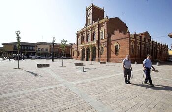 Becerril presume ya de su remozada plaza Mayor