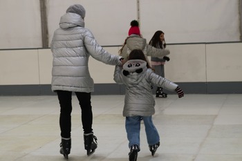 La Plaza de la Inmaculada acoge la pista de patinaje