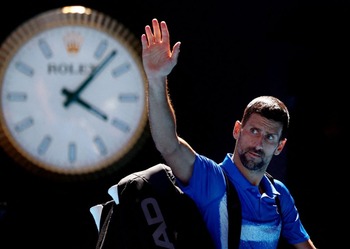 Djokovic se retira y Zverev se mete en la final